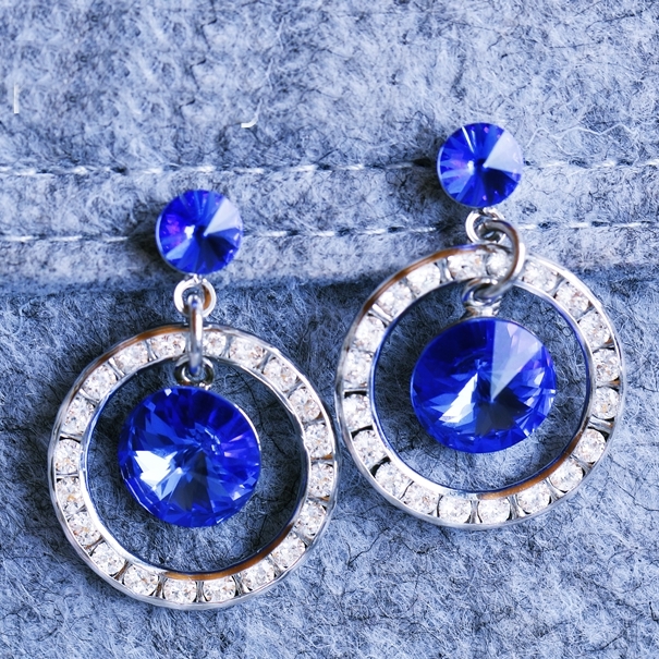 DIY earrings with Swarovski Rivolis tutorial